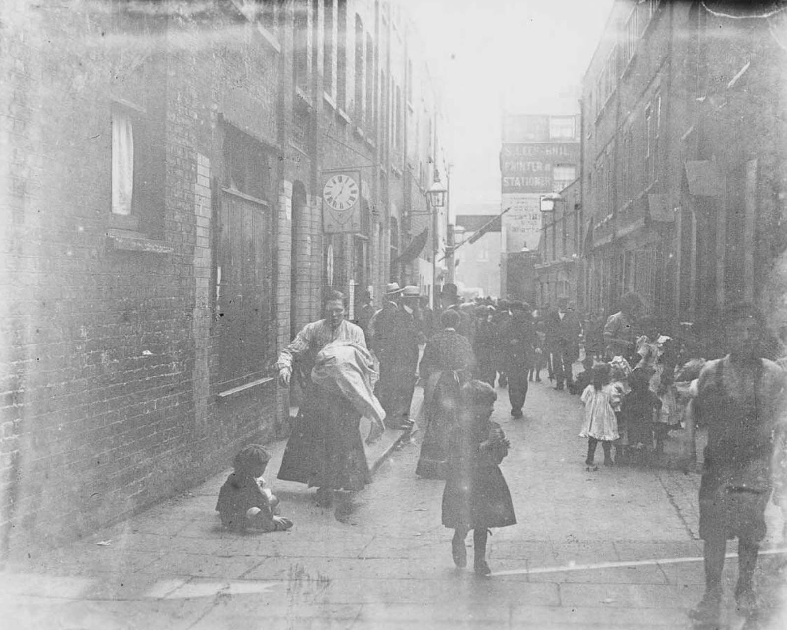 London's East End Life Through the Lens of Jack London, 1902 - Rare  Historical Photos