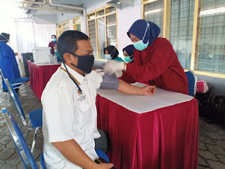 Giliran Pegawai BPN Jember Terima Suntikan Vaksin Tahap Ke-2 Giliran Pegawai BPN Jember Terima Suntikan Vaksin Tahap Ke-2