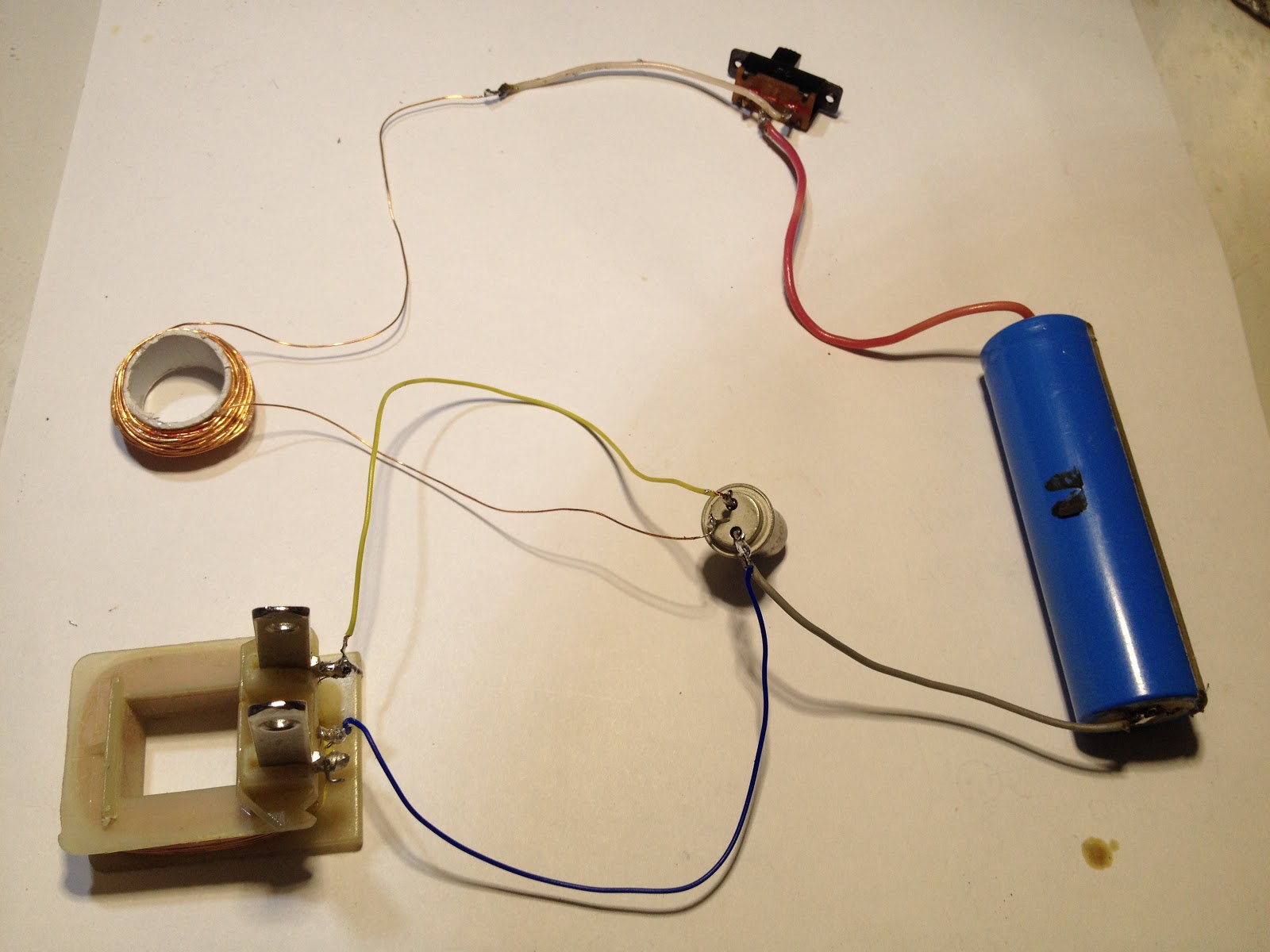 Самодельный моторчик. Геркон и транзистора. Геркон для электродвигателя. Датчик тока из геркона. Катушка для геркона.