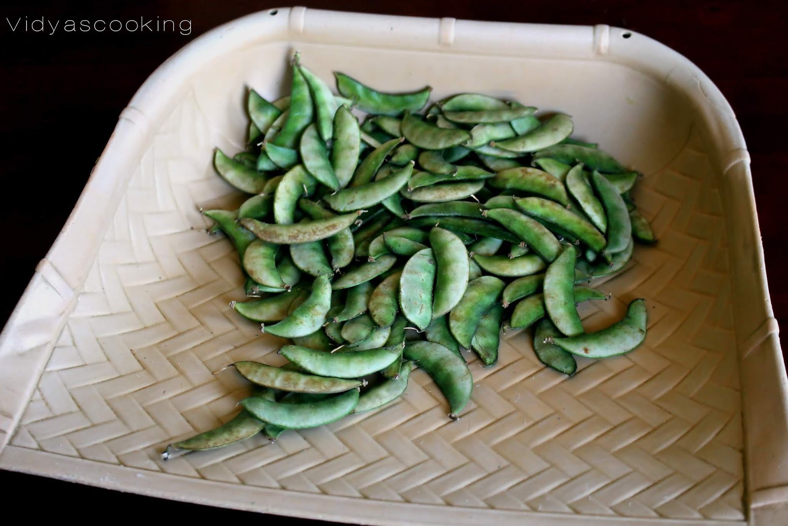 Basics of Indian Cooking Shell and Hull Hyacinth / Lima / Broad Beans
