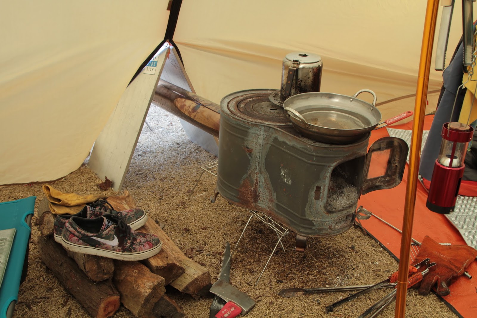 『camp』 テント内の私的スペース造り 薪ストーブ入りテントの内部紹介 camp side dish （キャンプサイドディッシュ）