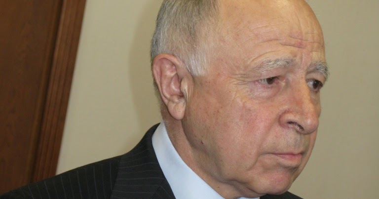 Муху алиев президент дагестана. Муху гимбатович алиев фото. Муху гимбатович алиев. Махмудов камиль гимбатович. Муху гимбатович алиев.