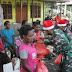 Satgas Yonif MR 413 Kostrad Salurkan 1.250 Paket Sembako Natal di Perbatasan RI-PNG
