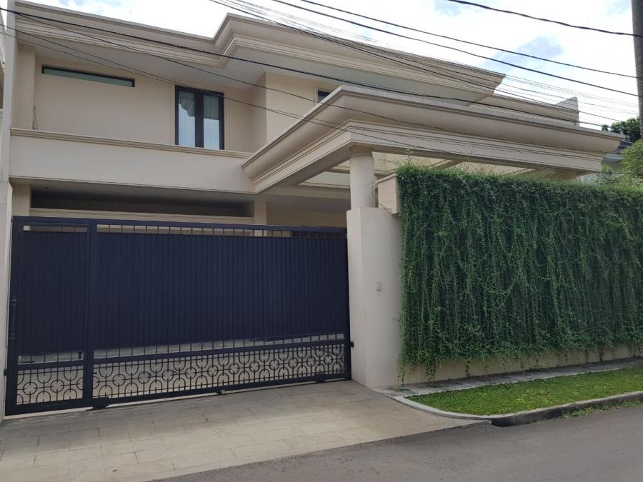 Rumah mewah ada kolam renangnya di simprug Jakarta Selatan ...