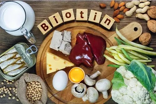 ماذا يحدث إذا لم يكن هناك ما يكفي من البيوتين في الجسم؟ ماذا يحدث إذا لم يكن هناك ما يكفي من البيوتين في الجسم؟