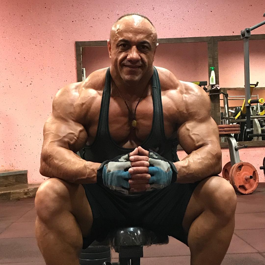 Muscle Lover Iranian SuperHeavyweight bodybuilder Morteza Roshanzamir