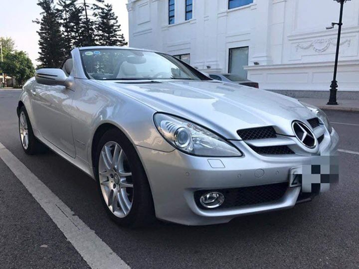 Xe 'dân chơi' Mercedes SLK đời 2010 giá ngang Mazda3 mới