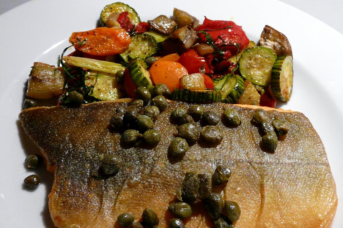 Kulinarische Welten zu Fisch- und Meeresfrucht: Saibling an Ofengemüse ...