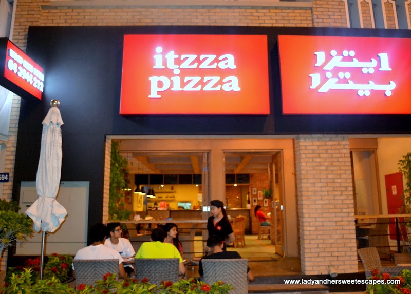Itzza Pizza Best Wood Fired Pizza in a Humble Pizzeria Lady & her