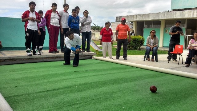 Opción, La revista: Promueven el juego de bochas en el Centro de ...