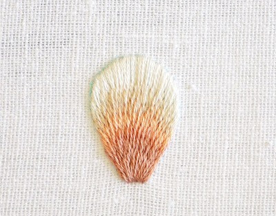 Mẫu cánh hoa thêu đâm xô sau khi hoàn thành