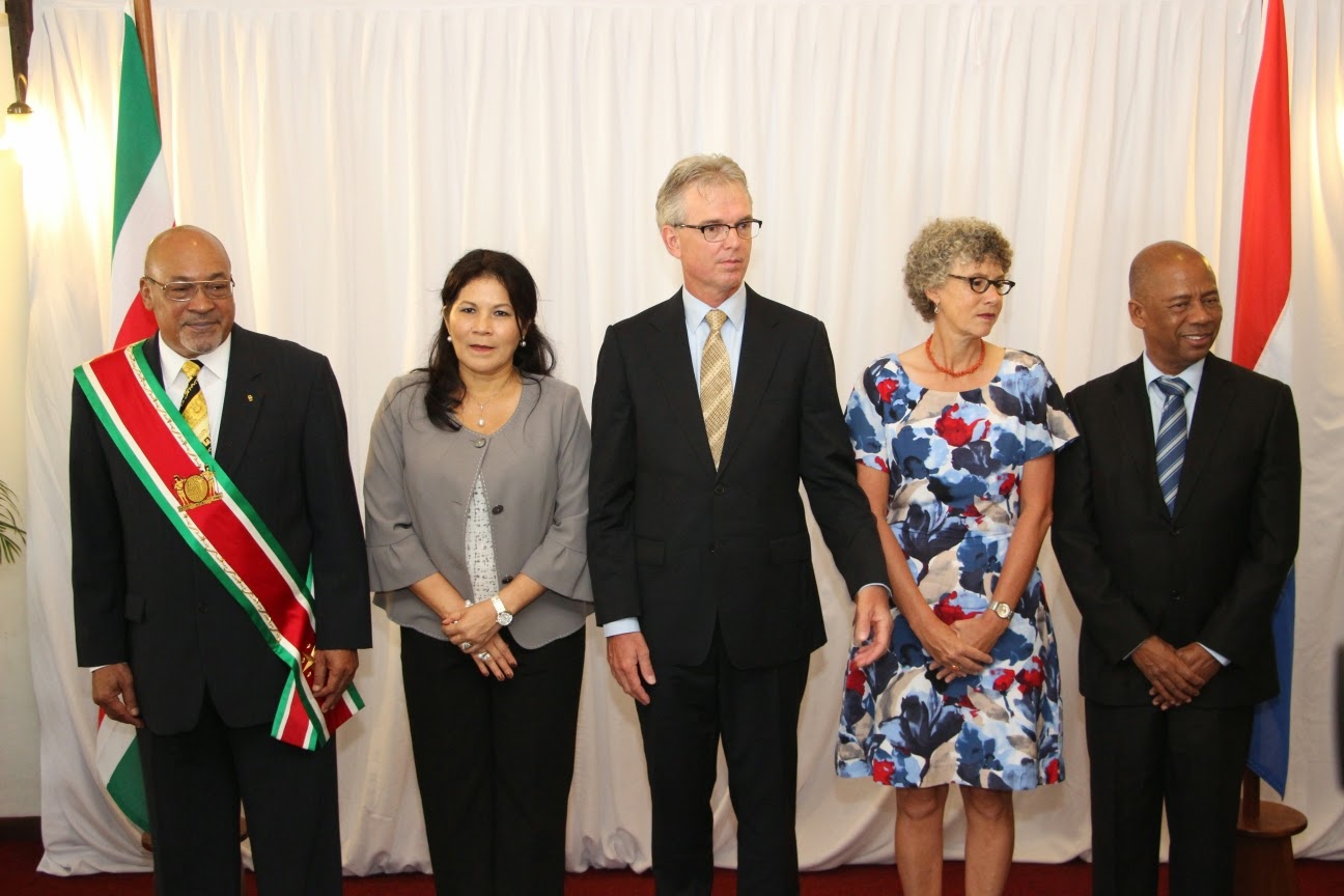 11/13/14 ~ de surinaamse krant