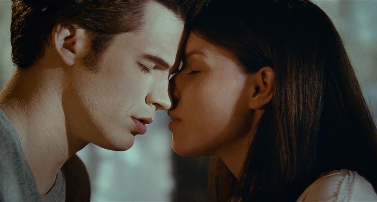 Французский поцелуй взасос. Опьяненный ее первый поцелуем. Гиф поцелуй с языком. Поцелуй с языком. Опьяненный ее первый поцелуем.