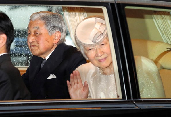 Emperor-Akihito-and-Empress-Michiko-10.jpg