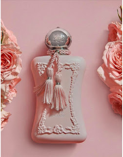DELINA de Parfums de Marly. Un perfume alegre y ambivalente que devuelve la emocion a los femeninos de la casa.