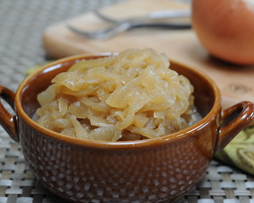 Slow Cooker Caramelized Onions, another building block for the inspired kitchen ♥ KitchenParade.com. Weight Watchers Friendly. Gluten Free. Easily Vegan. Great for Meal Prep.