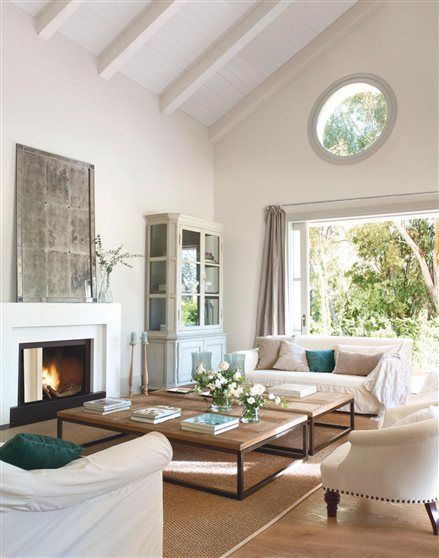 salón moderno con toques rústicos