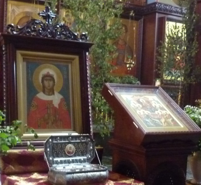 мощи святой великомученицы варвары в киеве. великомученица варвара мощи. святая варвара великомученица мощи. великомученица варвара мощи. мощи святой варвары где находятся.