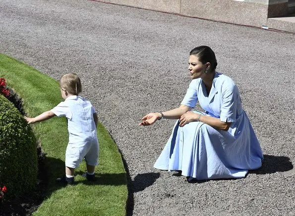 Crown Princess Victoria's dress is designed by Camilla Thulin and it is made especially for her. Victoria wore H & M sandals. Queen Silvia, Princess Estelle