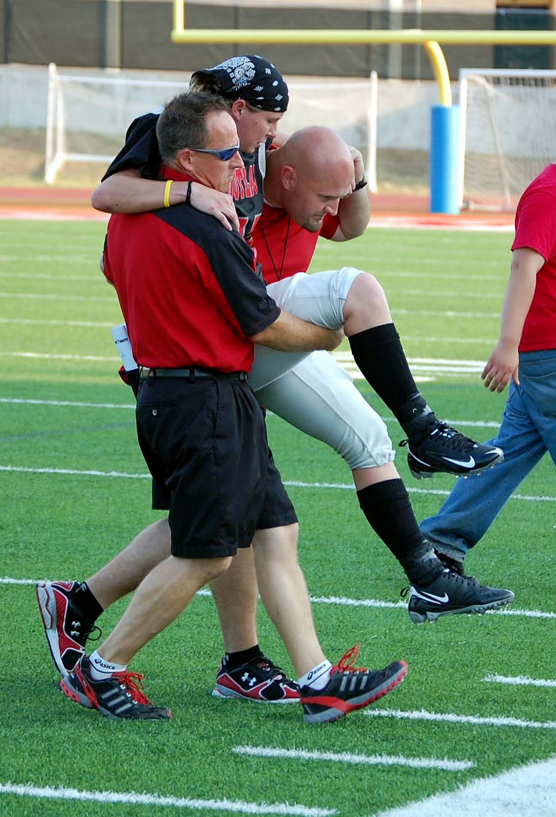 Women Who Play Football Ouch! Injuries in Women's Football