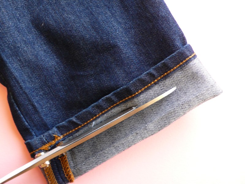 Come Fare L Orlo Ai Jeans Mantenendo Quello Originale Cafe Creativo Idee Fai Da Te E Tutorial