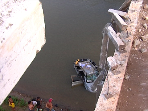 Carro cai de ponte e motorista morre em Bacabal 