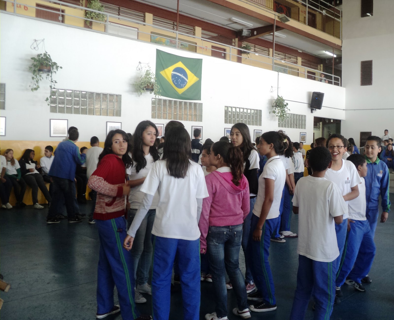 Galera curte o Programa da Rádio Florestan durante o intervalo