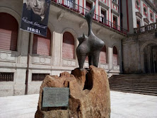 O monumento foi doado no ano 1979 pola Fundación Alberto ao pobo de Ferrol a través do Ateneo