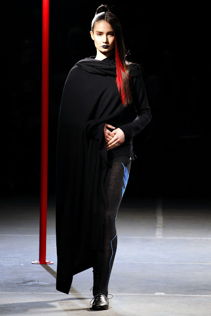 Yohji Yamamoto Fall/Winter 2012 Ready-to-Wear PFW {Cool Chic Style Fashion}