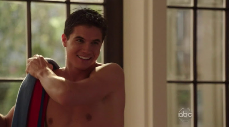Robbie Amell is shirtless in the episode Trust of Revenge