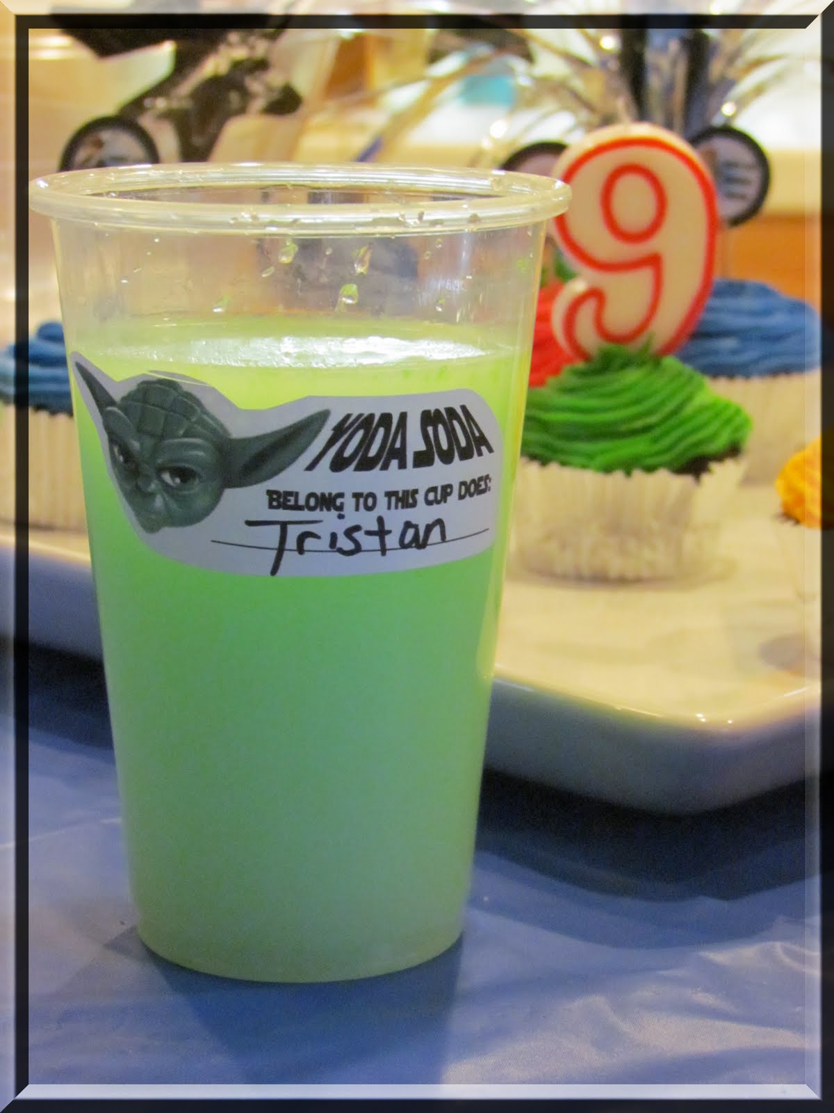 http://1.bp.blogspot.com/-kA0rb4qXwaY/TdGOk8jGdaI/AAAAAAAABLg/0CtnNDkk-3Y/s1600/Yoda+Soda+copy.jpg