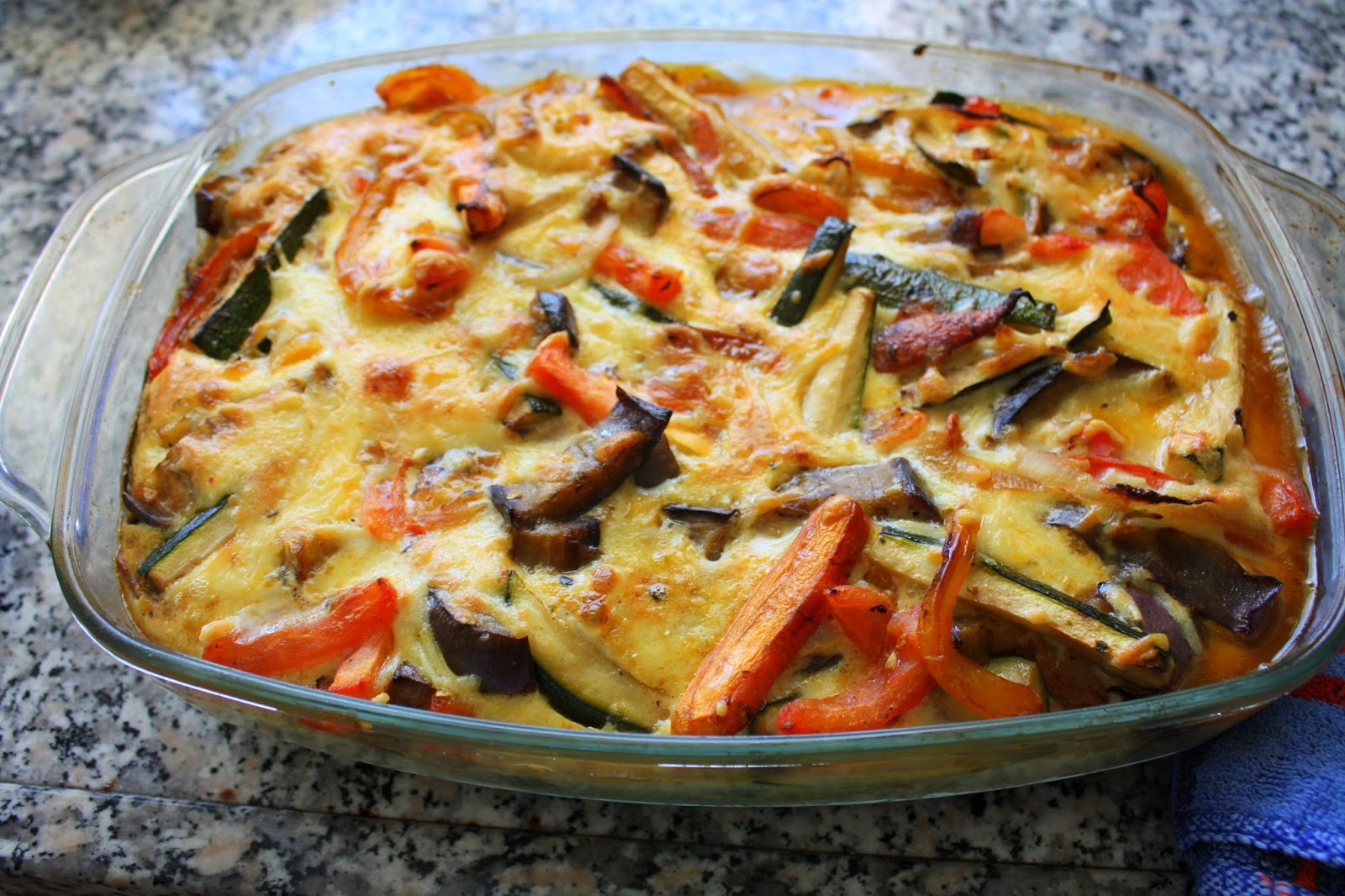Баклажаны с овощами в духовке