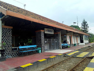 Stasiun Barat dan kini menjadi stasiun Magetan dekat rumah ibu Titim Matun Nasriyah