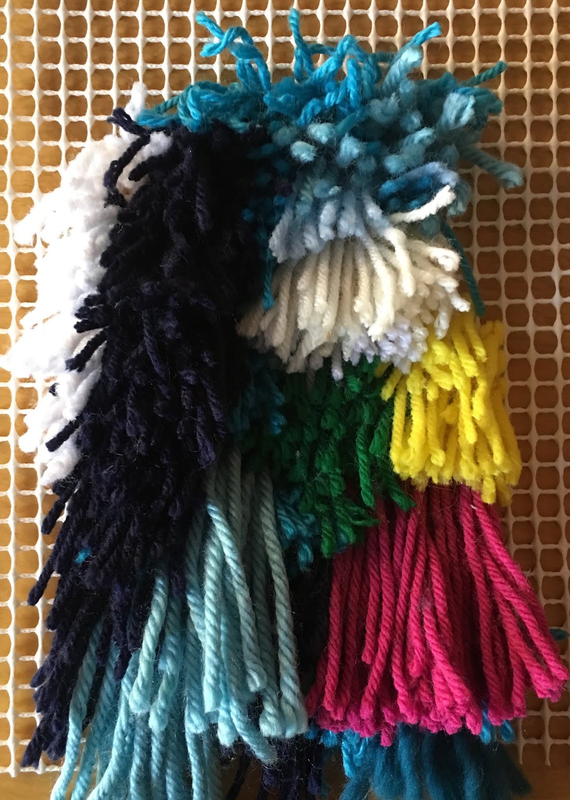 Circular Latch Hook Flossie Willy