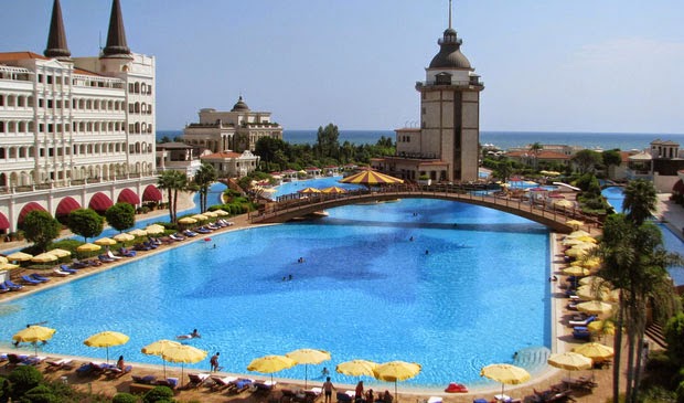 สระว่ายน้ำที่ The Mardan Palace Antalya Hotel pool ในประเทศตุรกี