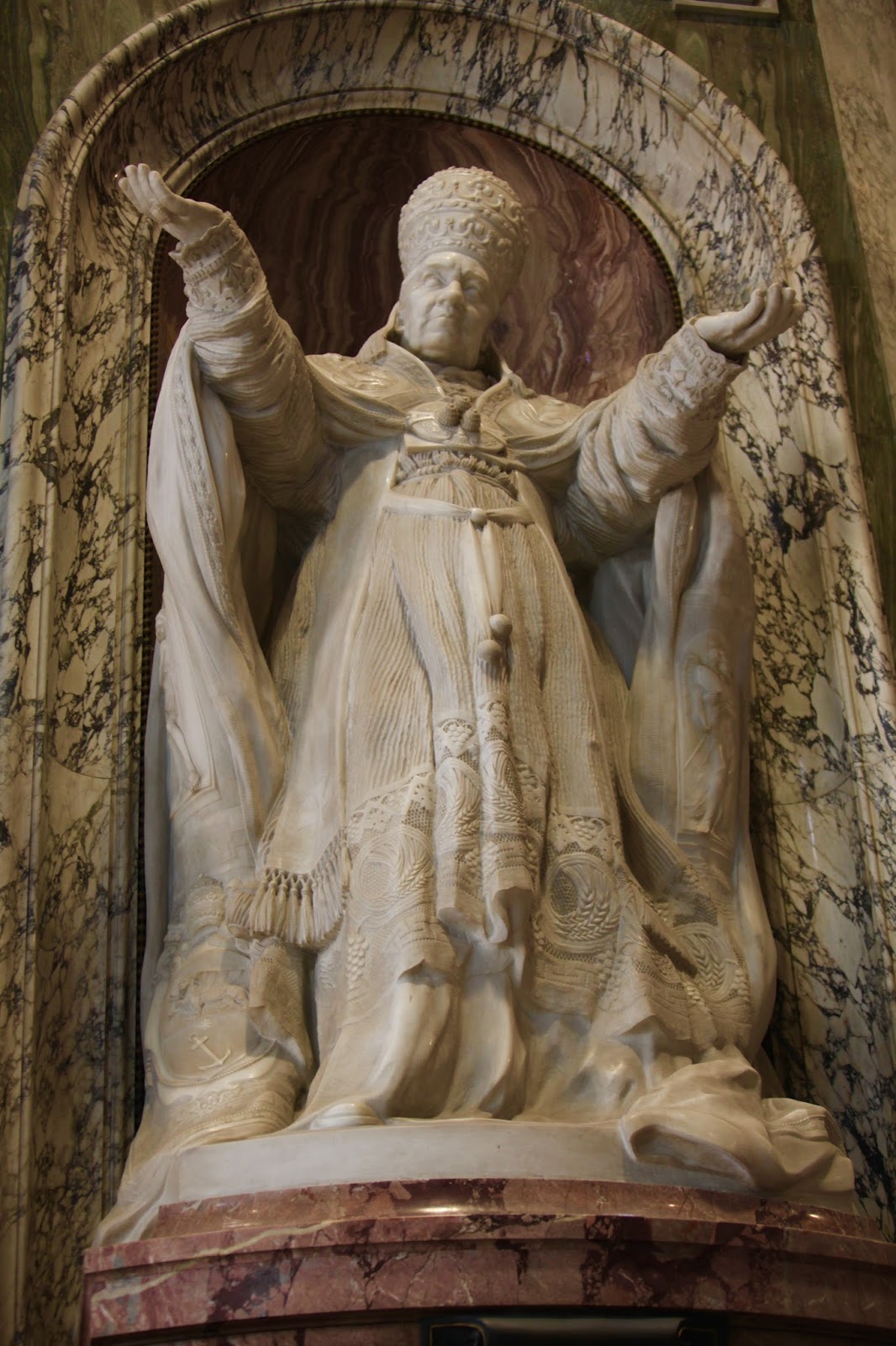 Momentum Veritatis: Tomb of Pope St.Pius X