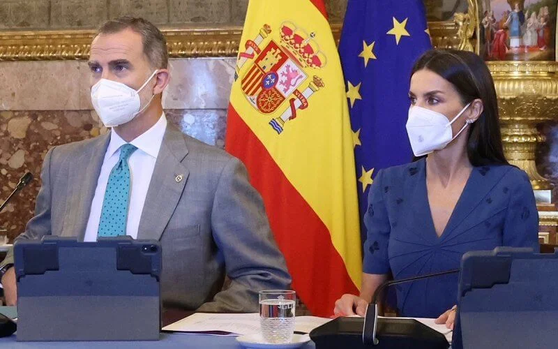 Queen Letizia wore a blue v-neck embroidered crepe dress from Bottega Veneta. Carolina Herrera clutch