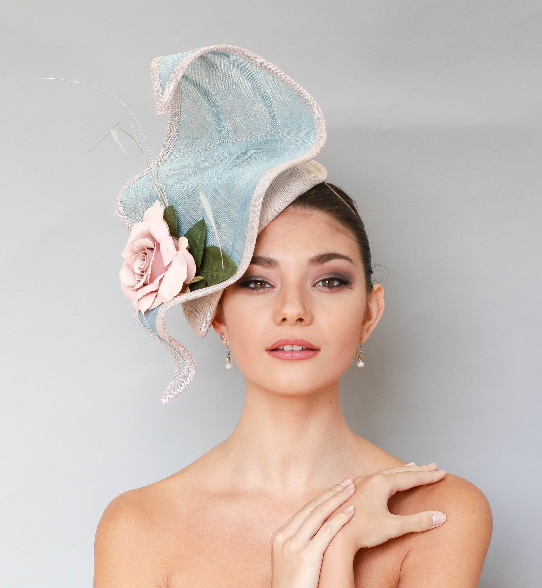 How to Wear a Fascinator with Pictures  wikiHow