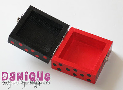 caseta bijuterii - 7x7x4cm, pictata manual si lacuita - 30,00lei - VANDUT