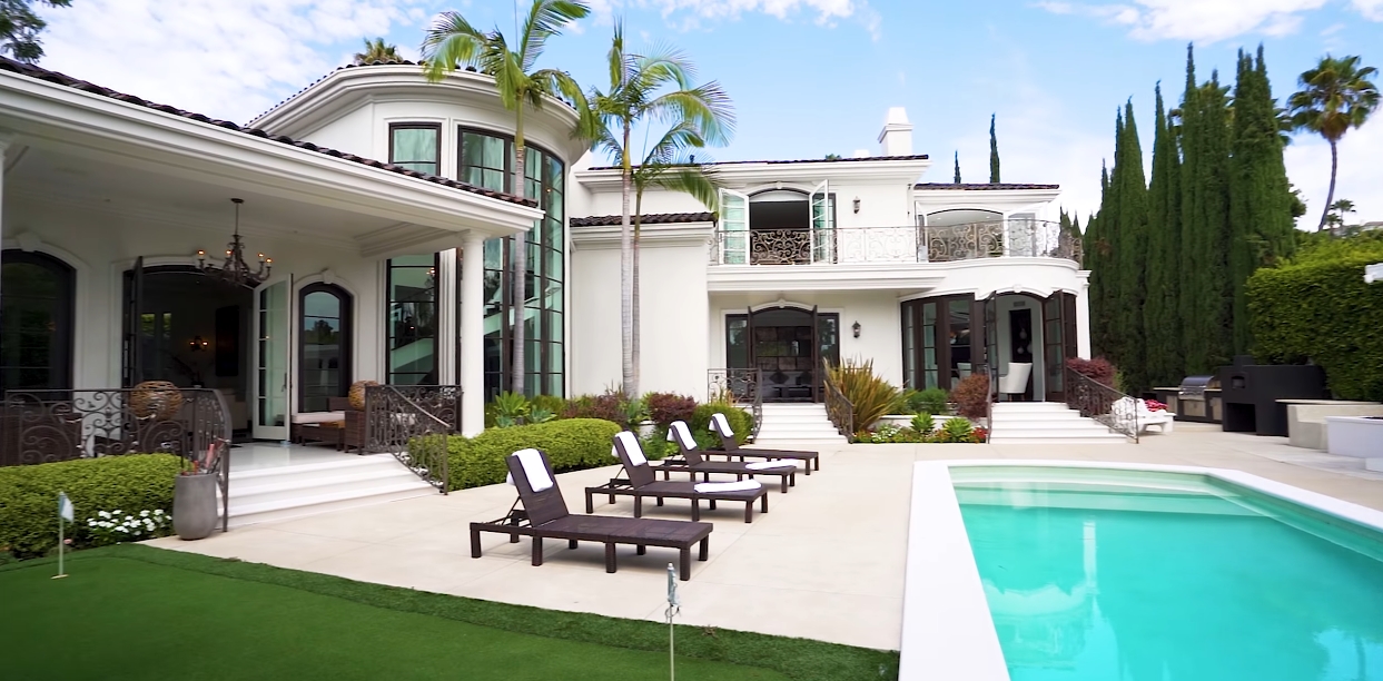 27 Interior Design Photos vs. Tour 1124 Marilyn Dr, Beverly Hills, CA