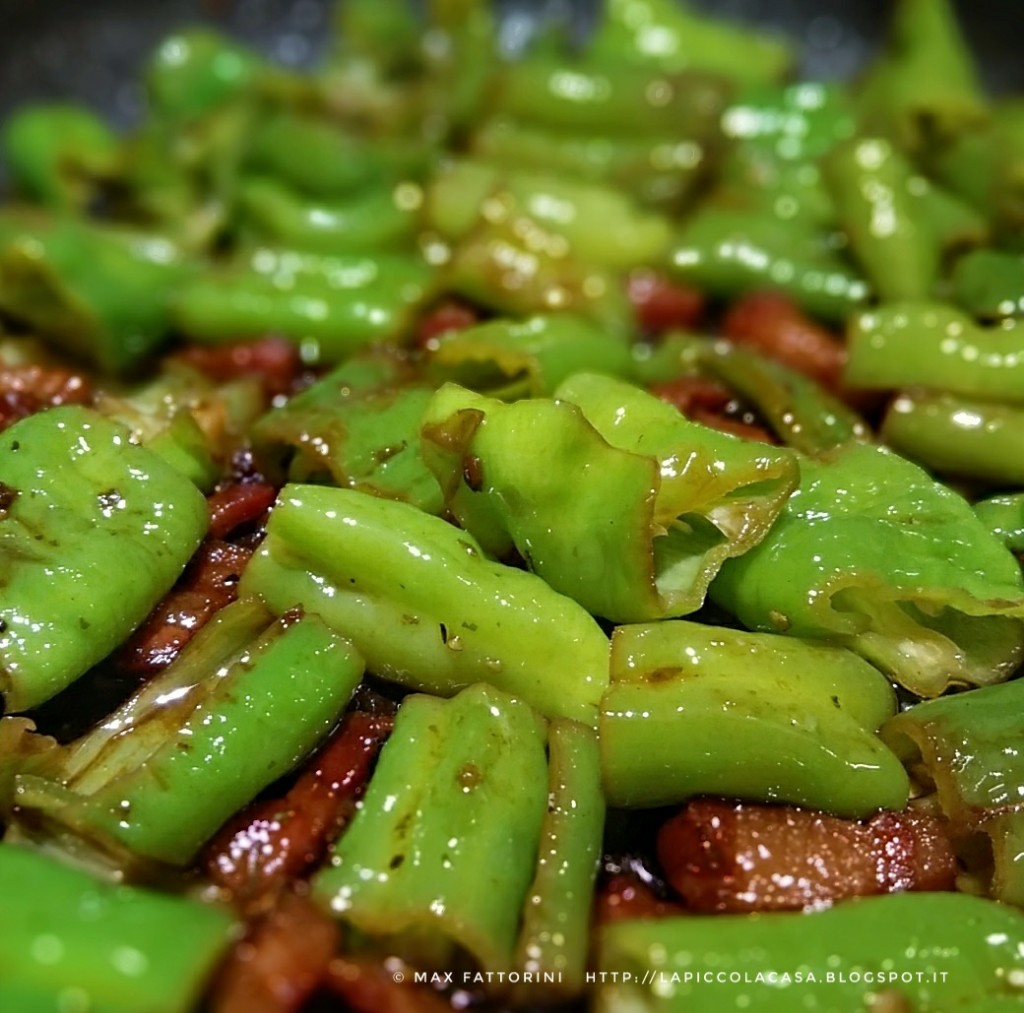 La Piccola Casa: Peperoni friggittelli con pancetta affumicata saltati ... La Piccola Casa: Peperoni friggittelli con pancetta affumicata saltati ...