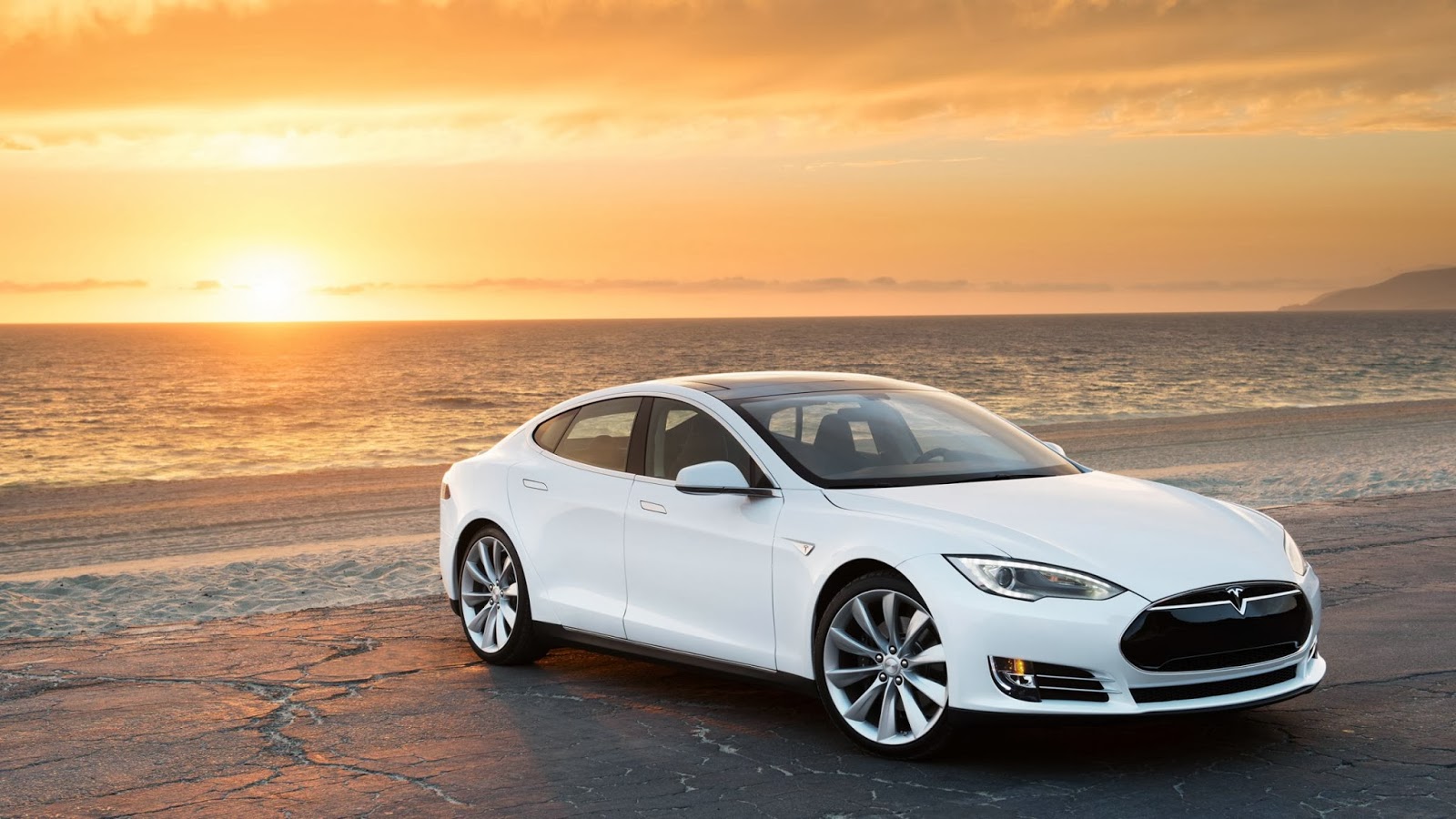Tesla Model S electric car the most efficient and powerful