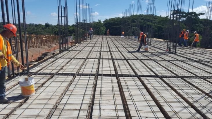 Materiales y procesos de construcción : TRABES