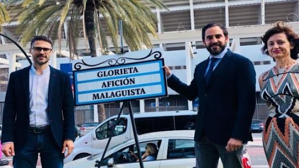 Málaga, ya luce la placa de la "Glorieta de la afición Malaguista"