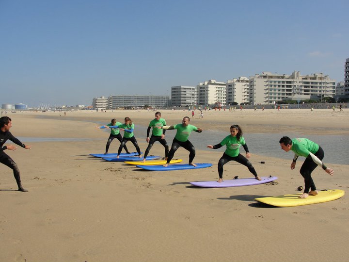 Surfing Life Club Surf school. A escola de surf mais experiente da