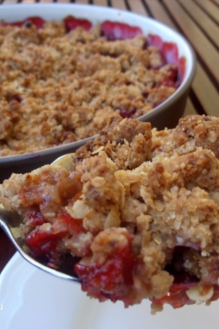 crumble, plum, plums, plum crumble, oats, dessert, breakfast, recipe, recipes, healthy