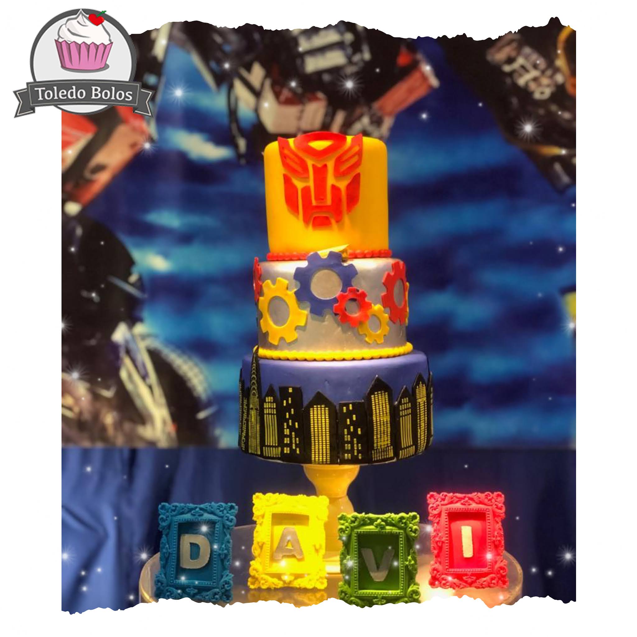 Toledo Bolos - Bolos decorados, Cupcakes e Doces personalizados para sua  festa no Rio de Janeiro: Bolo Minecraft