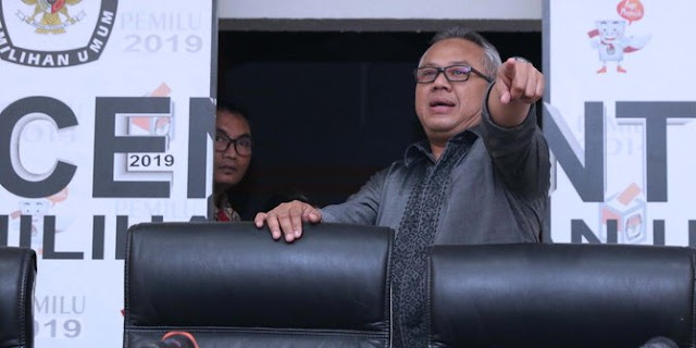 KPU Pastikan Tidak Ada 7 Kontainer Berisi Surat Suara Tercoblos KPU Pastikan Tidak Ada 7 Kontainer Berisi Surat Suara Tercoblos