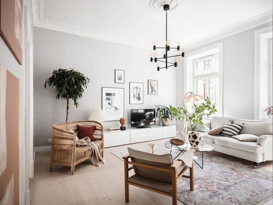 The Deep Dining Room for Comfortable Congregation