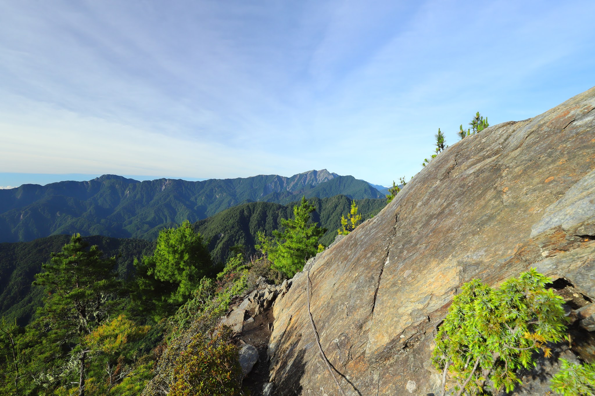 羊頭山望向奇萊東稜